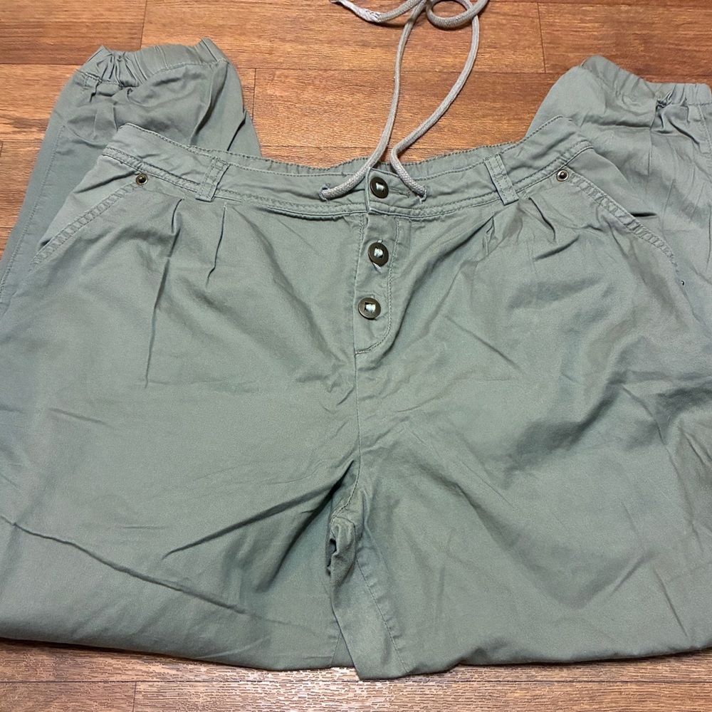 Women’s Forever 21 Contemporary Green Pants Size Medium